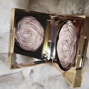 REVOLUTION PRO White Rose LUSTRE HIGHLIGHTER